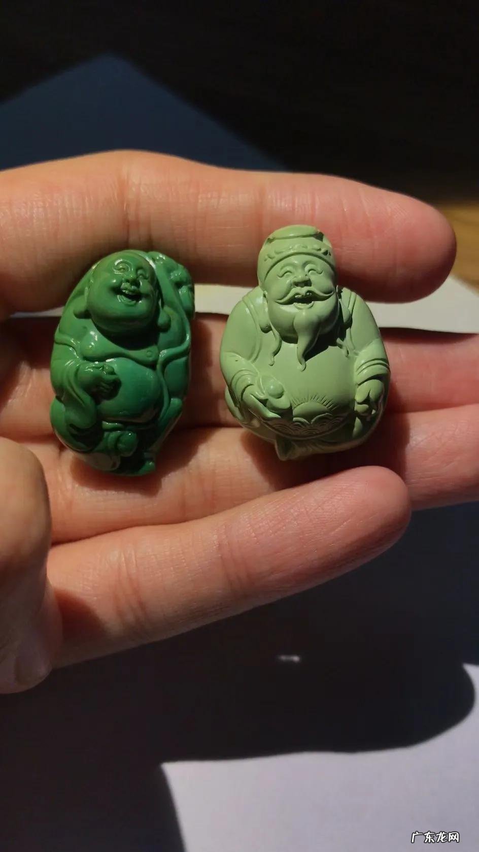 怎么才能看出绿松石是注胶的 电筒看注胶的绿松石