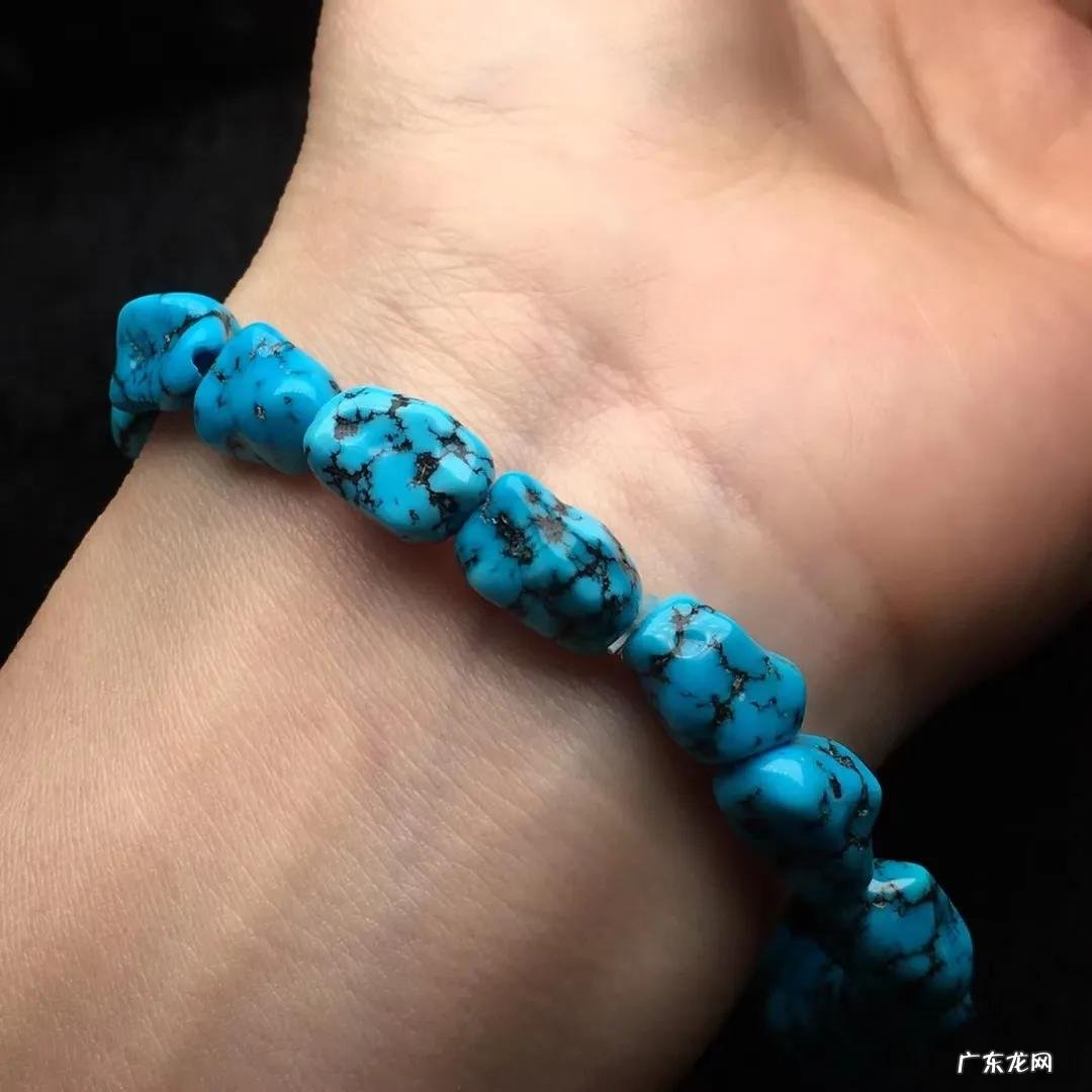 怎么才能看出绿松石是注胶的 电筒看注胶的绿松石