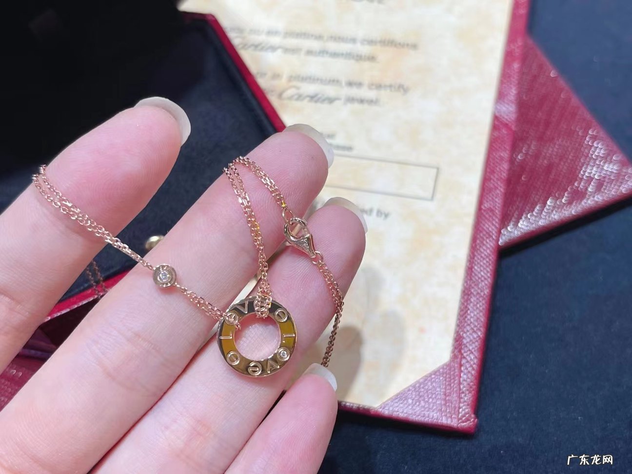 硬度、颜色、款式都有不同 18k金和黄金的区别