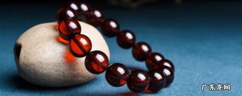 血珀荧光反应能鉴定真假吗 血珀用手电筒辨别真假