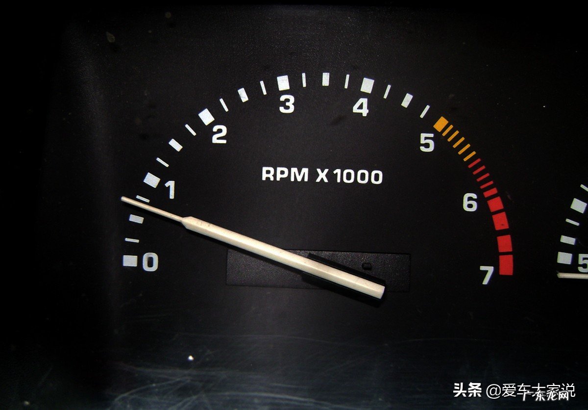 为何怠速一般在600-800转 汽车怠速多少转正常