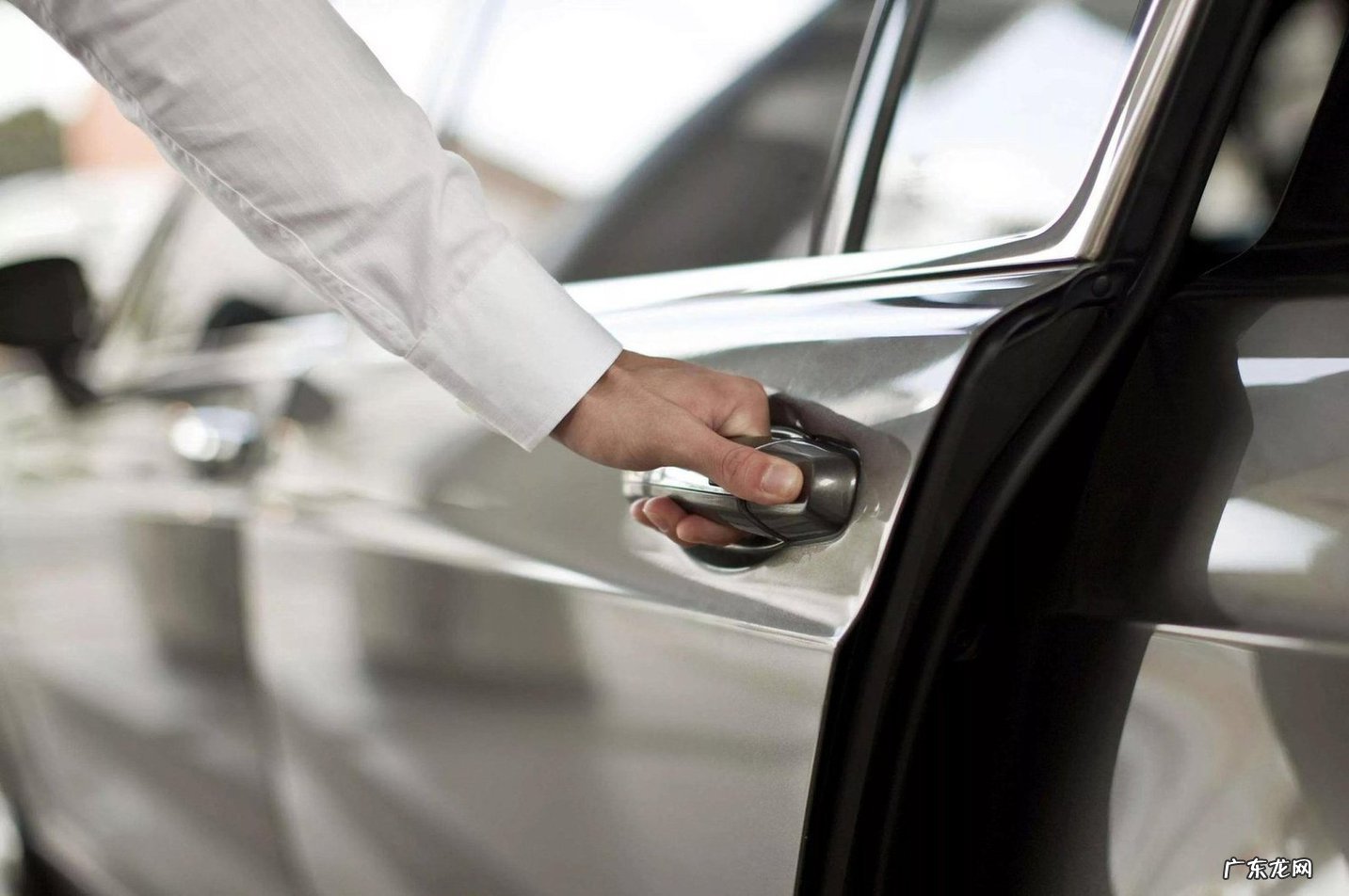 汽车电瓶多久换一次正常 汽车电池一般多久换一次