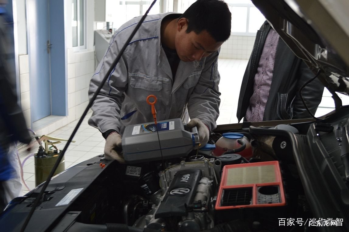 发动机故障黄灯亮了怎么解决 发动机故障标志亮灯