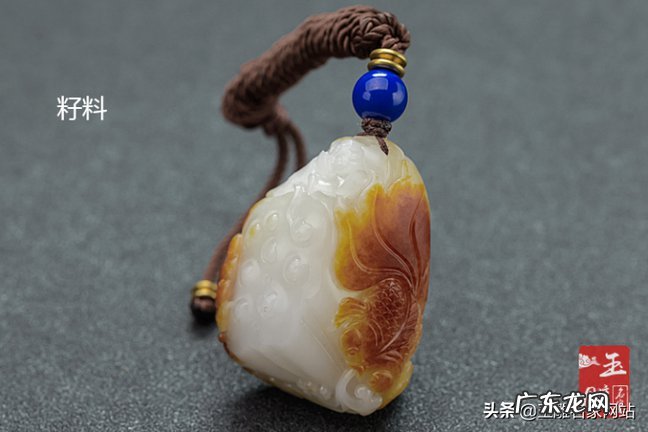 青花山料和籽料对比 和田玉青花籽料和青花山料的区别