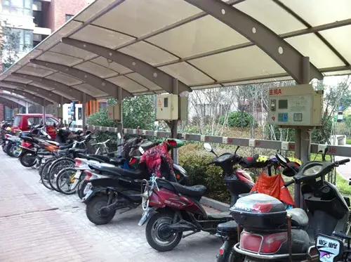 电动车充不进电怎么回事 电动车没电充电器充电时显示绿灯