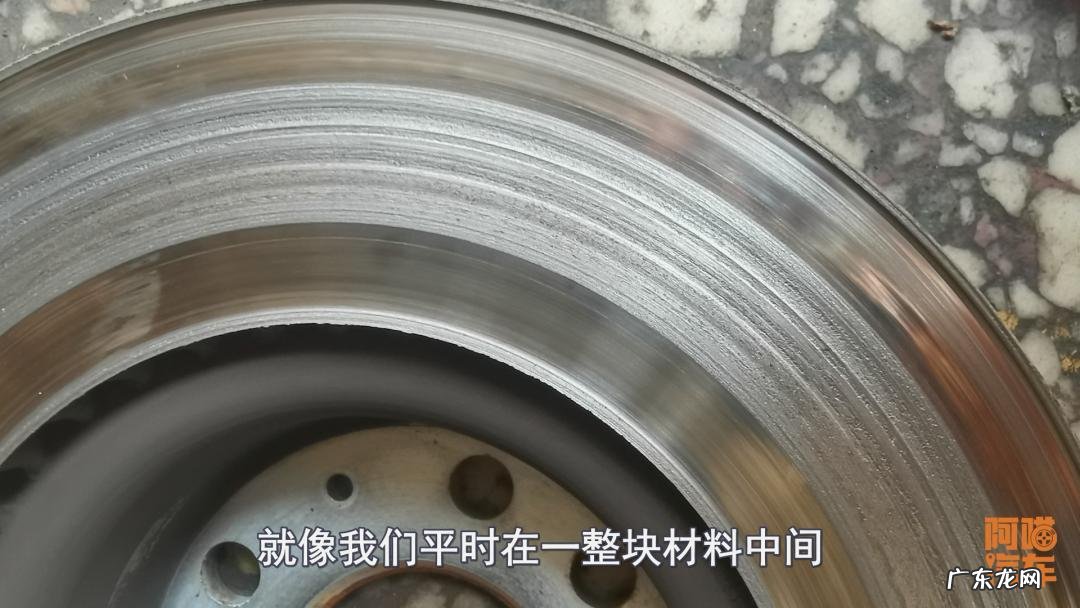 刹车盘磨损到什么程度要换图解 刹车盘多久换一次合适