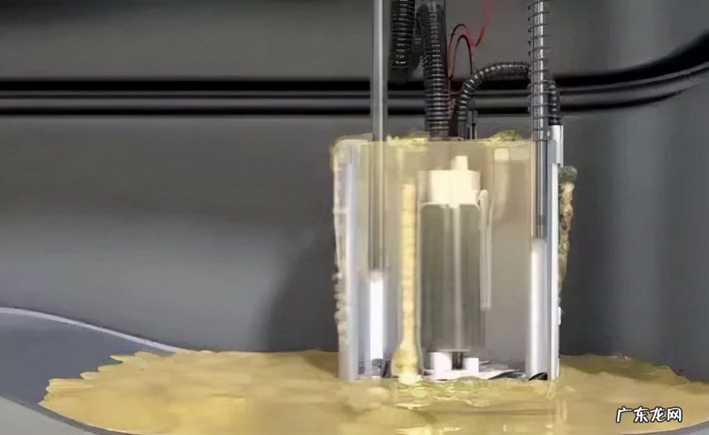 车辆低油量行驶的危害 汽车油灯亮了还能跑多少公里