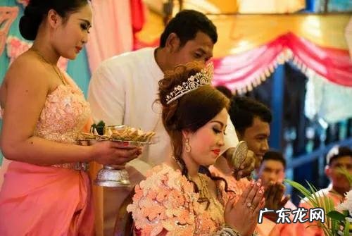 柬埔寨人主要讲英语与高棉语种 柬埔寨说什么语言为主