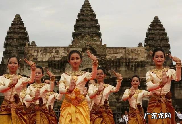 柬埔寨人主要讲英语与高棉语种 柬埔寨说什么语言为主