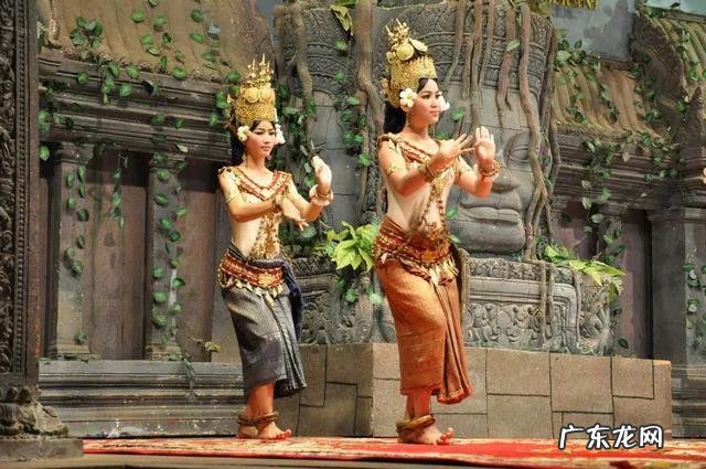 柬埔寨人主要讲英语与高棉语种 柬埔寨说什么语言为主