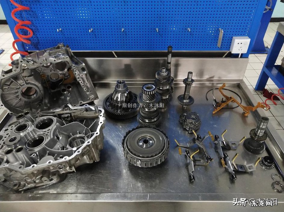 双离合和at变速箱优缺点对比 双离合和at变速箱哪个好