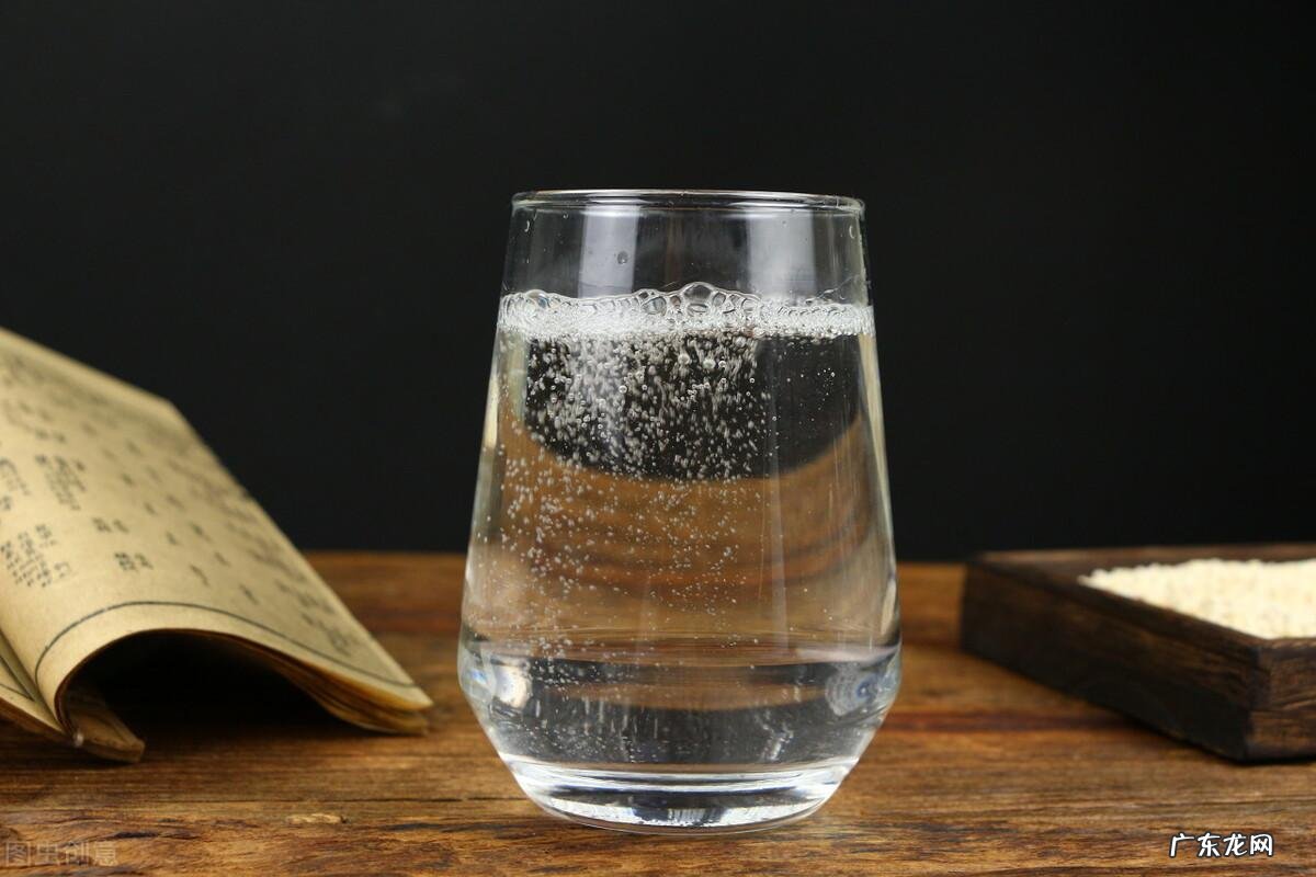 高铁上对于白酒的携带是怎么规定的 高铁能带几瓶酒