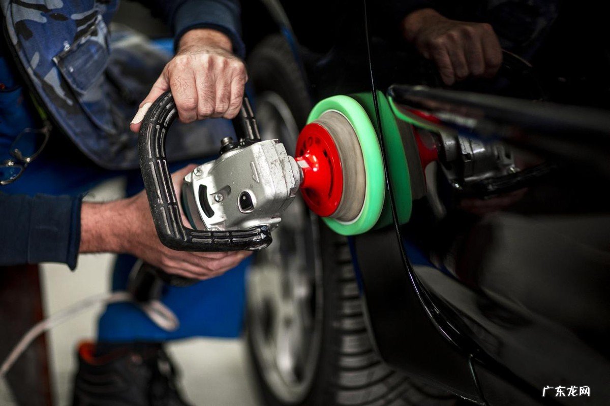 车身有白色斑点怎么办 白色车身上有很多斑点怎么清除