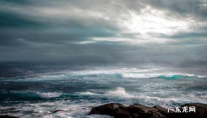 海啸是怎么形成的?引起海啸的主要原因是什么?