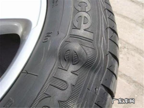 换车胎是看年限还是公里数 汽车轮胎几年或者多少公里更换