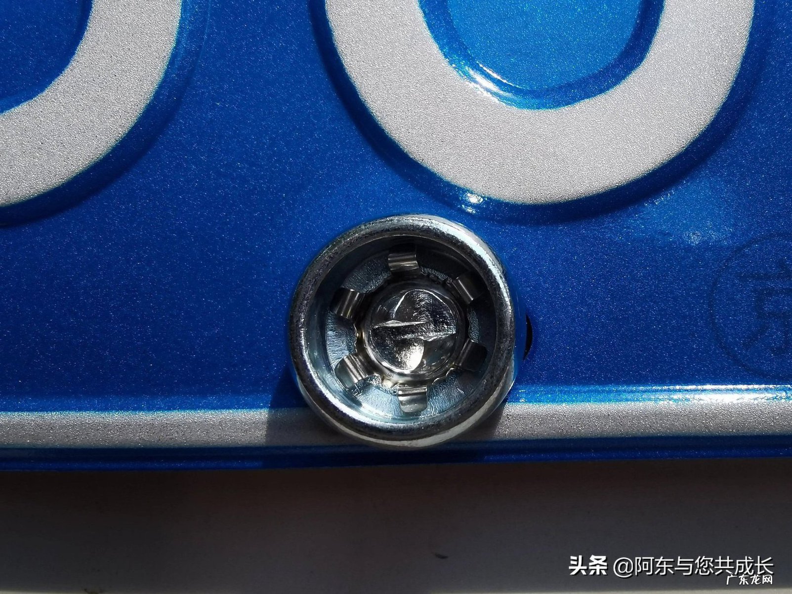 新手第一次安装车牌需要注意什么 车牌如何自己安装