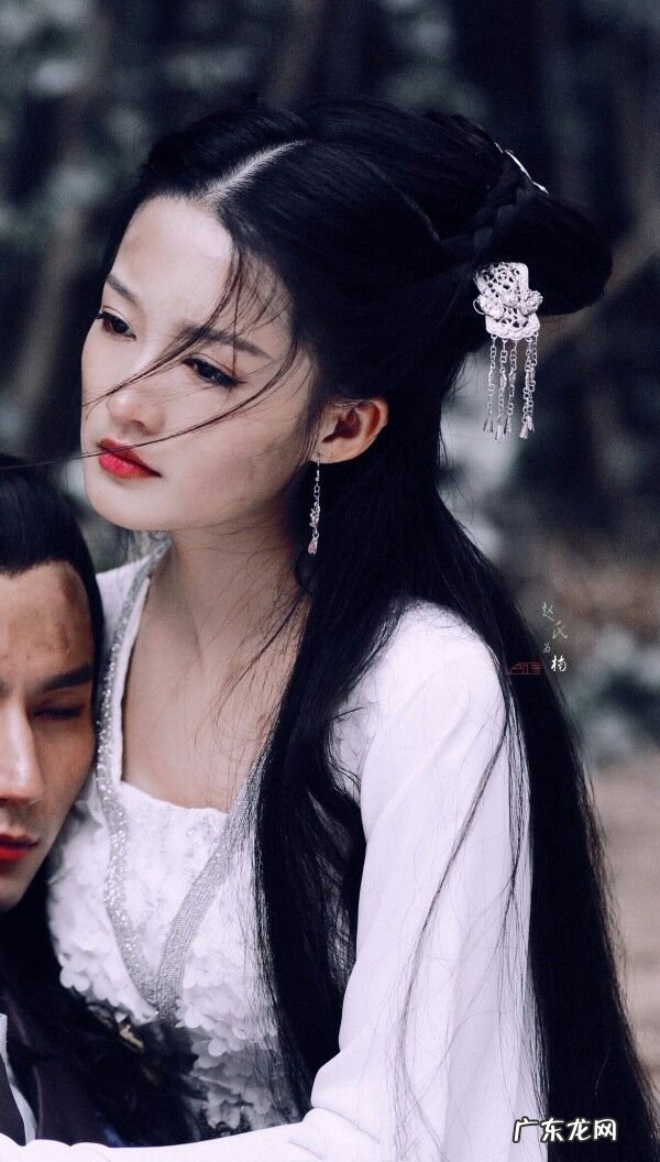 孙怡和李沁的外貌长相对比 和李沁长得像的女明星