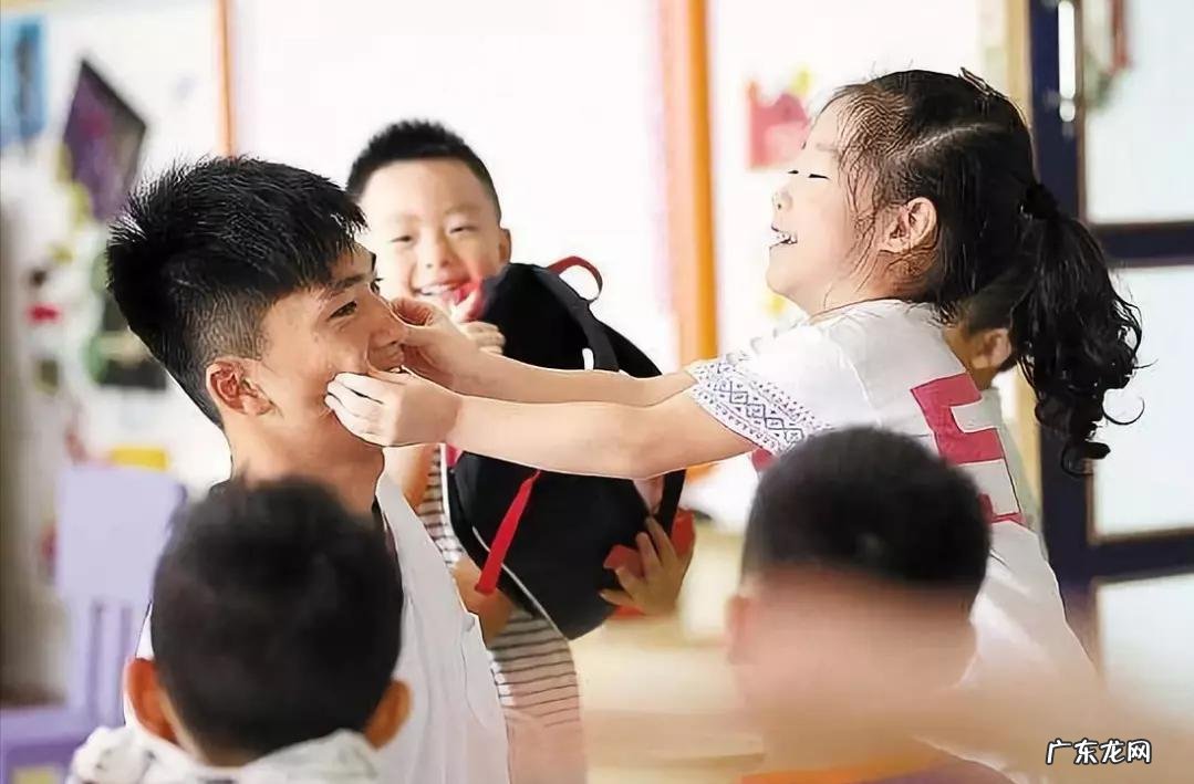 孩子害怕老师的解决方法 老师太凶孩子不想上学怎么办