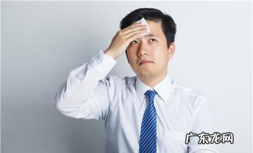 脂溢性皮炎头皮有什么症状 头皮脂溢性皮炎症状有哪些