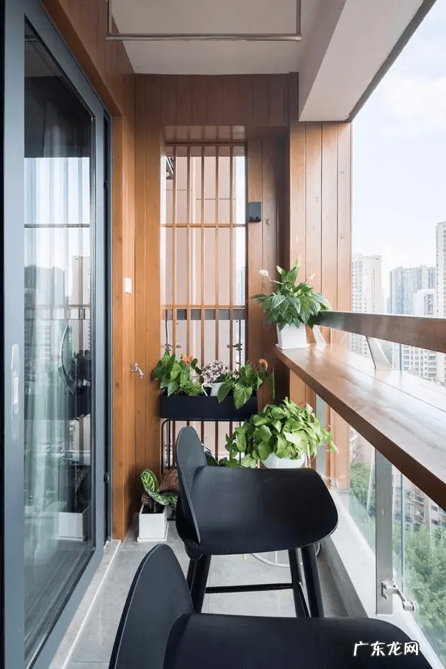 茶室主人位后面墙上风水禁忌 茶桌摆放风水方向主位后背靠窗好吗