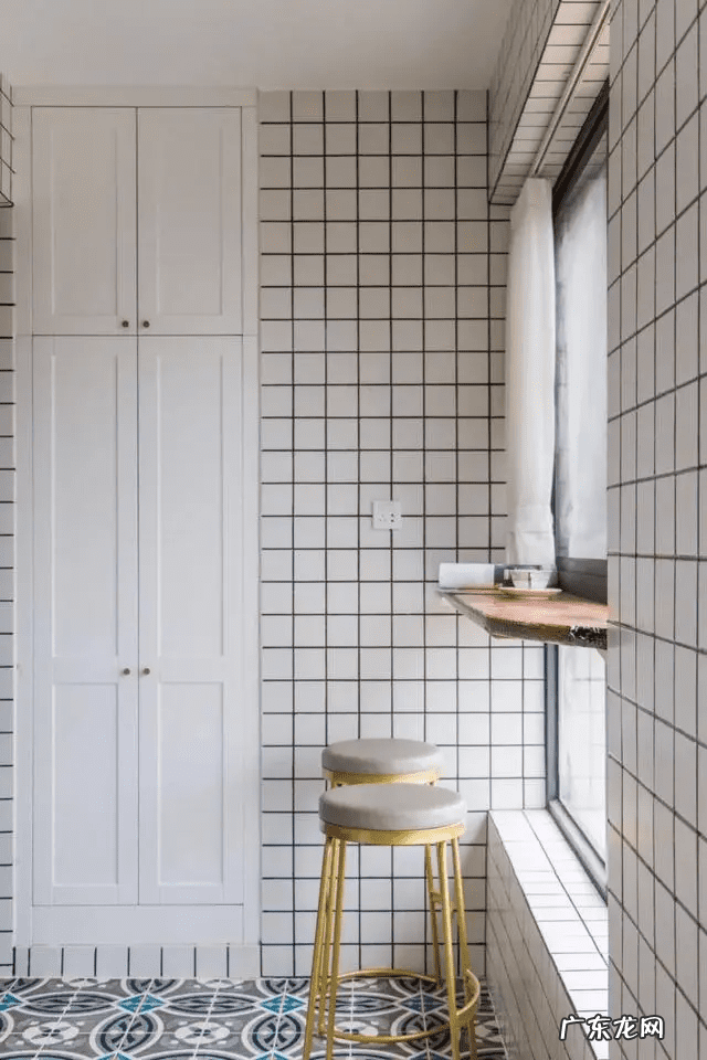 茶室主人位后面墙上风水禁忌 茶桌摆放风水方向主位后背靠窗好吗