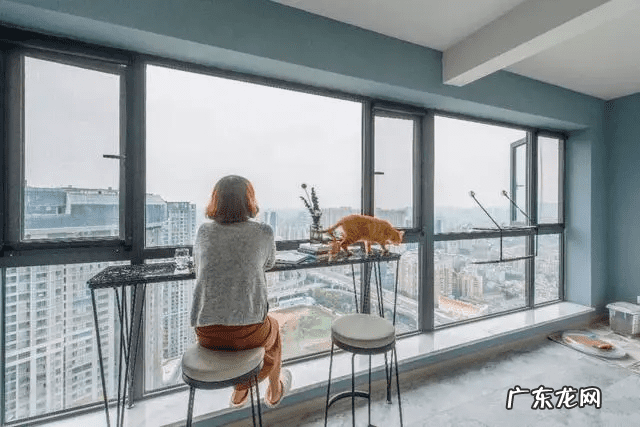 茶室主人位后面墙上风水禁忌 茶桌摆放风水方向主位后背靠窗好吗