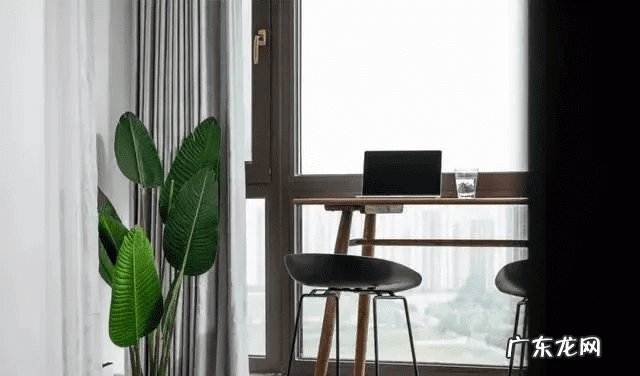 茶室主人位后面墙上风水禁忌 茶桌摆放风水方向主位后背靠窗好吗