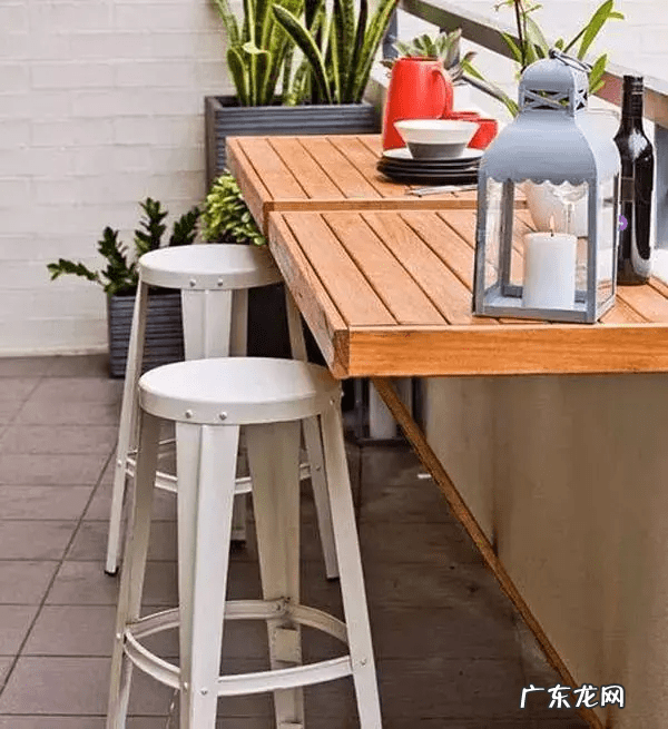 茶室主人位后面墙上风水禁忌 茶桌摆放风水方向主位后背靠窗好吗