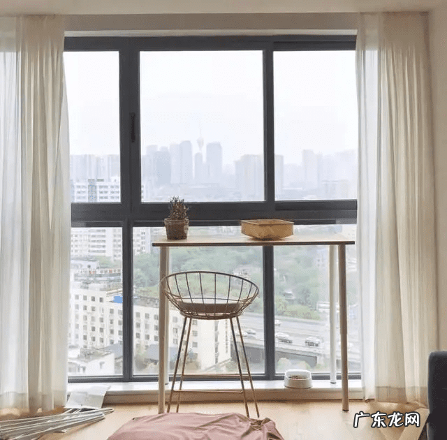 茶室主人位后面墙上风水禁忌 茶桌摆放风水方向主位后背靠窗好吗