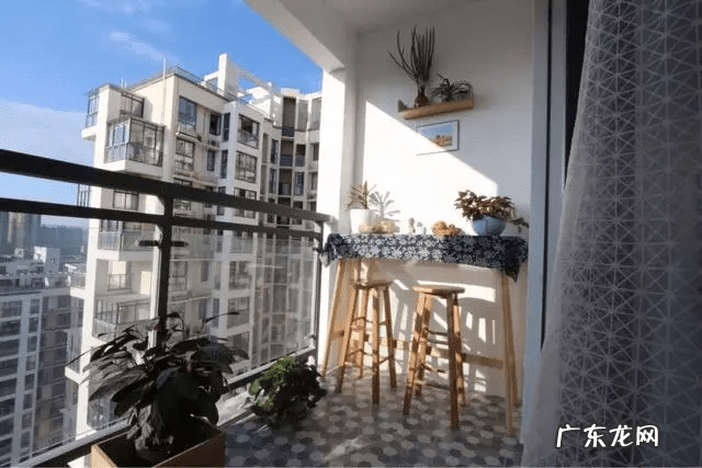 茶室主人位后面墙上风水禁忌 茶桌摆放风水方向主位后背靠窗好吗