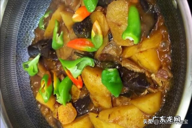 砂锅五花肉炖土豆的做法 五花肉炖土豆茄子