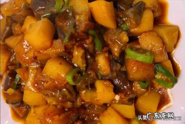 砂锅五花肉炖土豆的做法 五花肉炖土豆茄子