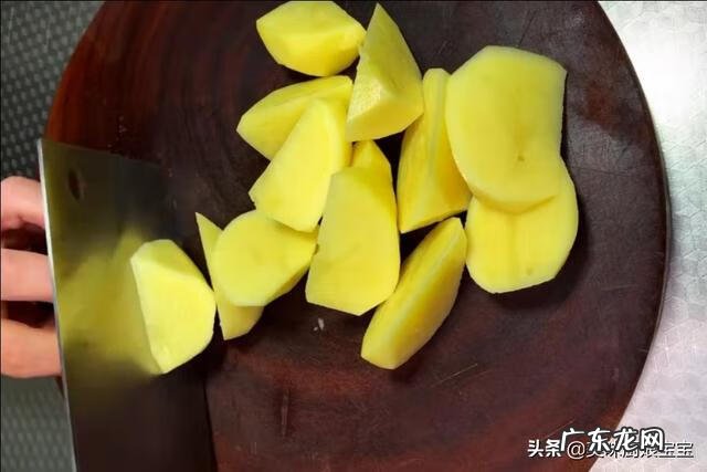 砂锅五花肉炖土豆的做法 五花肉炖土豆茄子