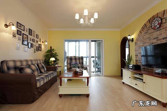 大厅蓝色窗帘吉利吗 蓝黄撞色窗帘