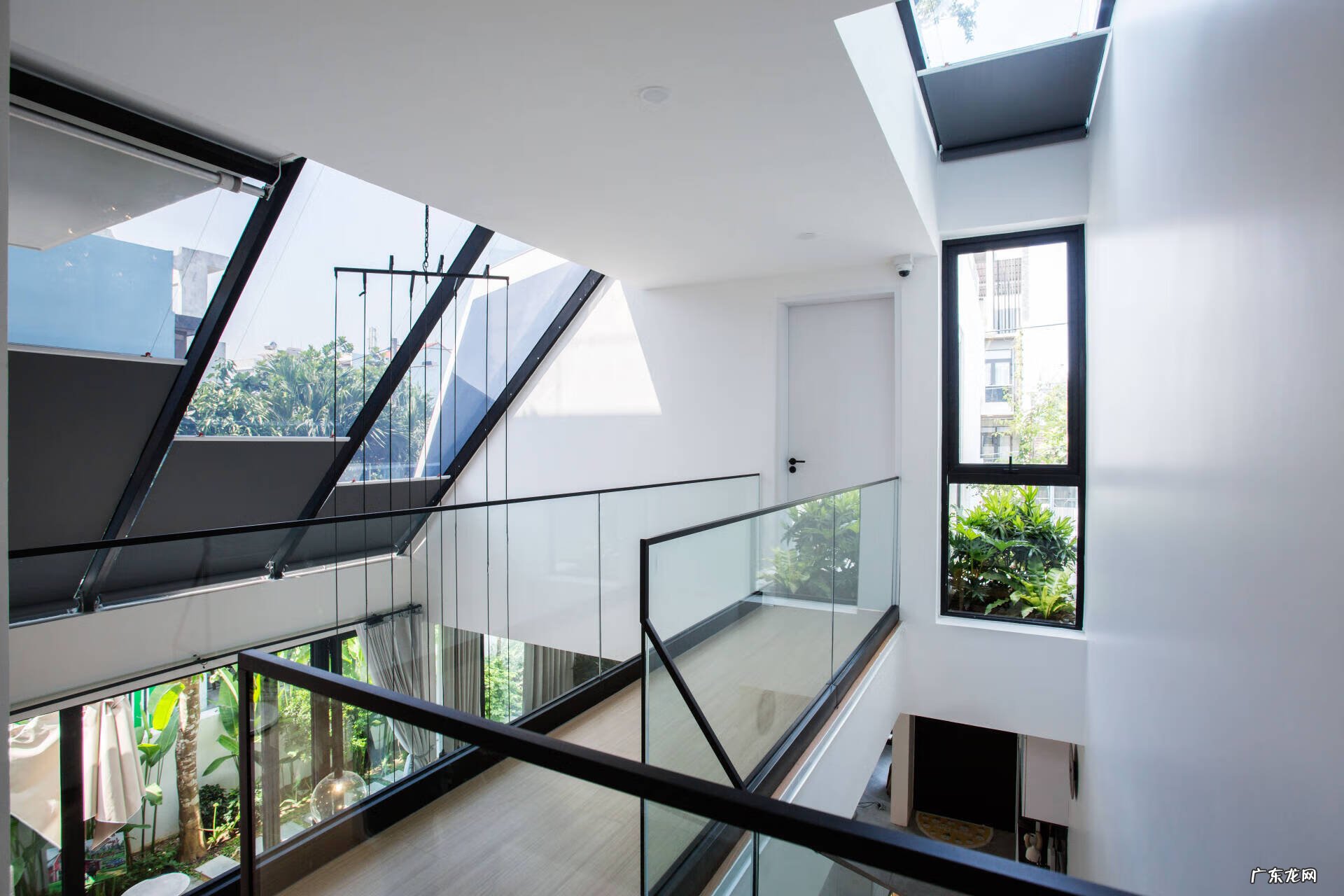 别墅二楼镂空设计 别墅客厅镂空好不好?