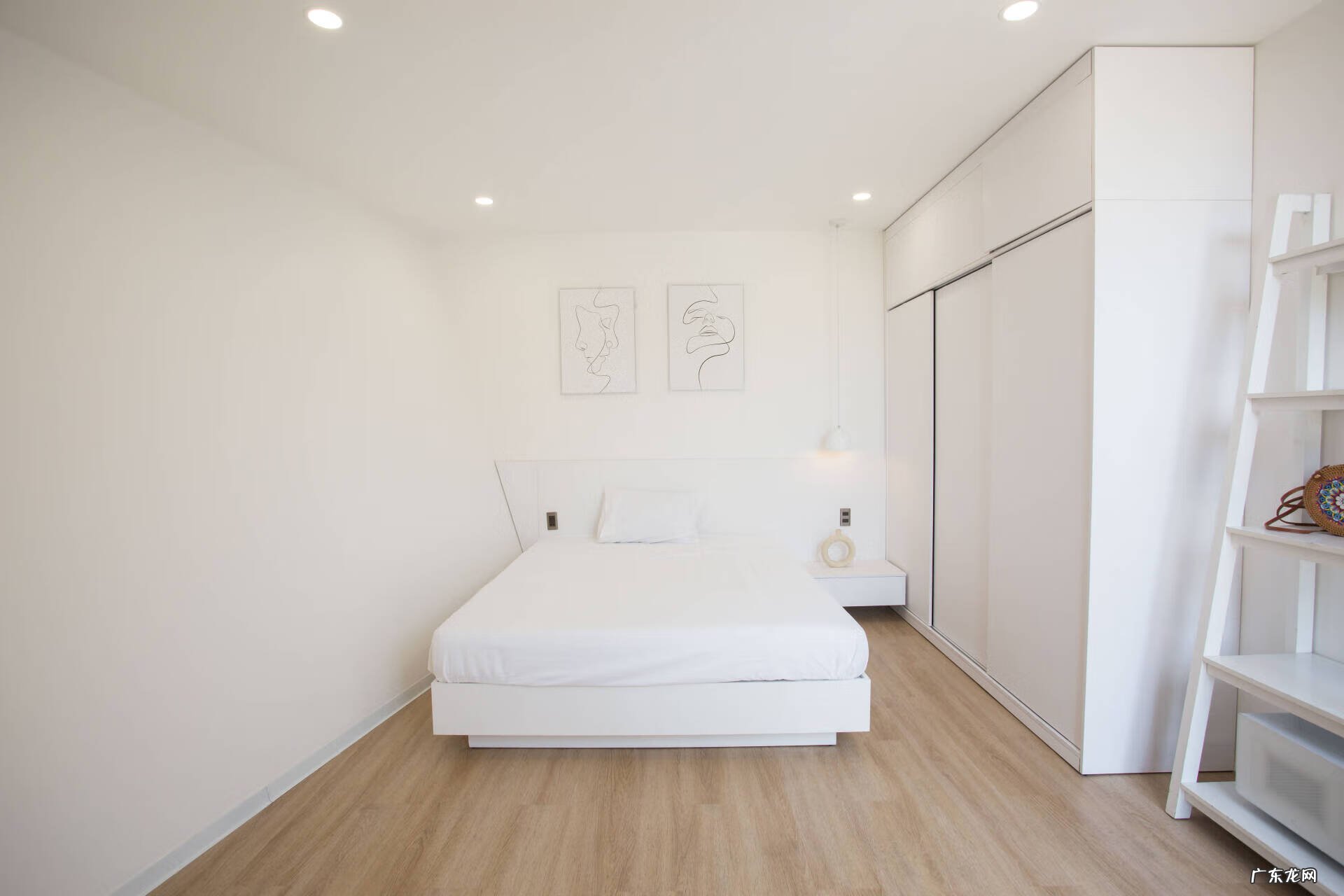 别墅二楼镂空设计 别墅客厅镂空好不好?