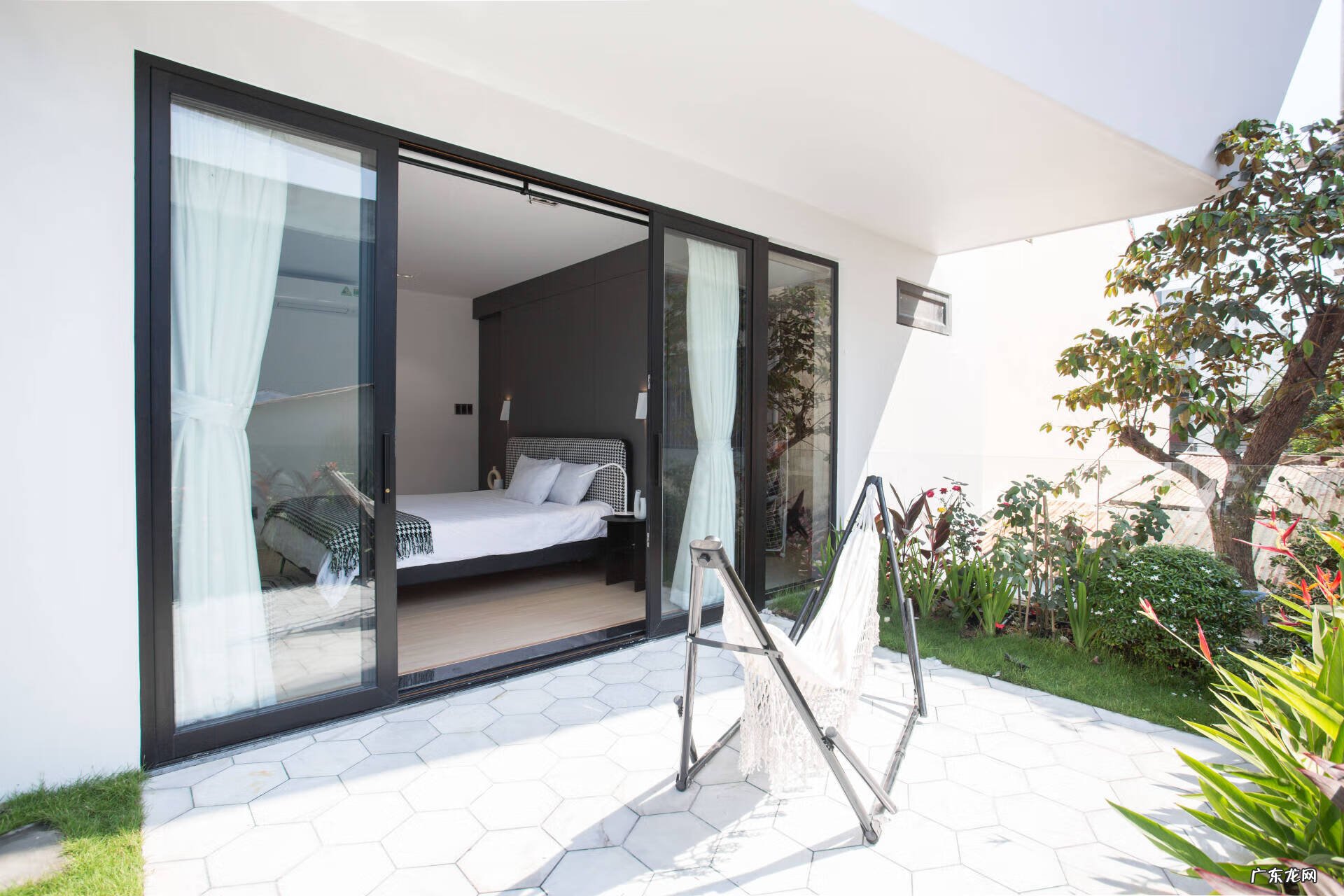 别墅二楼镂空设计 别墅客厅镂空好不好?