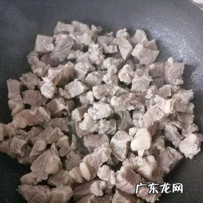 土豆烧牛肉的最简单做法 土豆烧牛肉用什么牛肉好