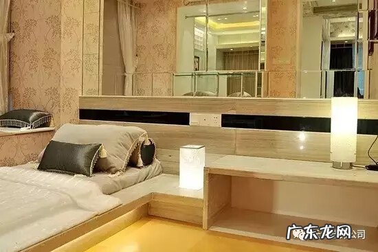 抖音里有个人脖子上挂个酒壶 风水学挂镜子和酒壶什么意思