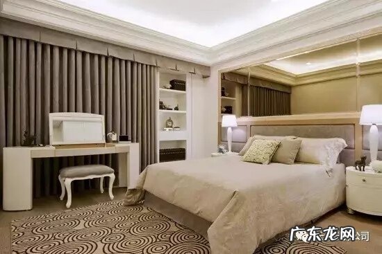 抖音里有个人脖子上挂个酒壶 风水学挂镜子和酒壶什么意思