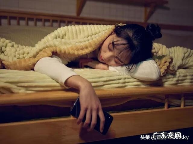 眼睛周边长细纹了怎么办 眼睛长细纹怎么办呢