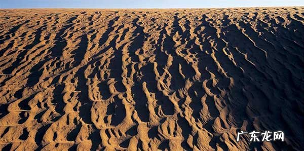 新月形沙丘风向 月牙沙丘与风向关系