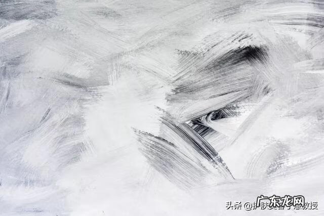 护肤是先防晒还是先隔离 先涂粉底还是先涂防晒