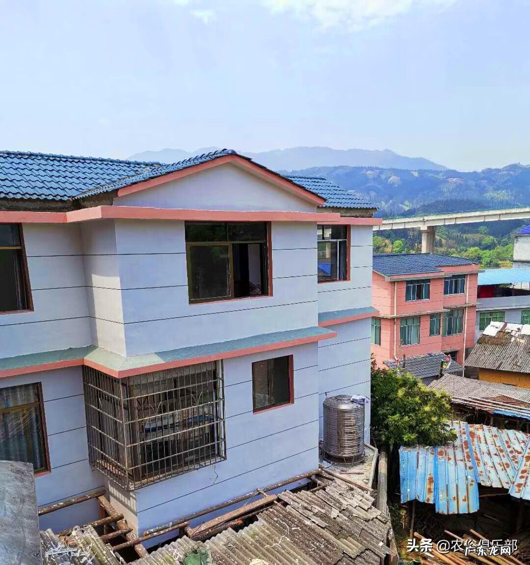 风水说法中间大门两边窗 窗户在两墙夹缝里风水