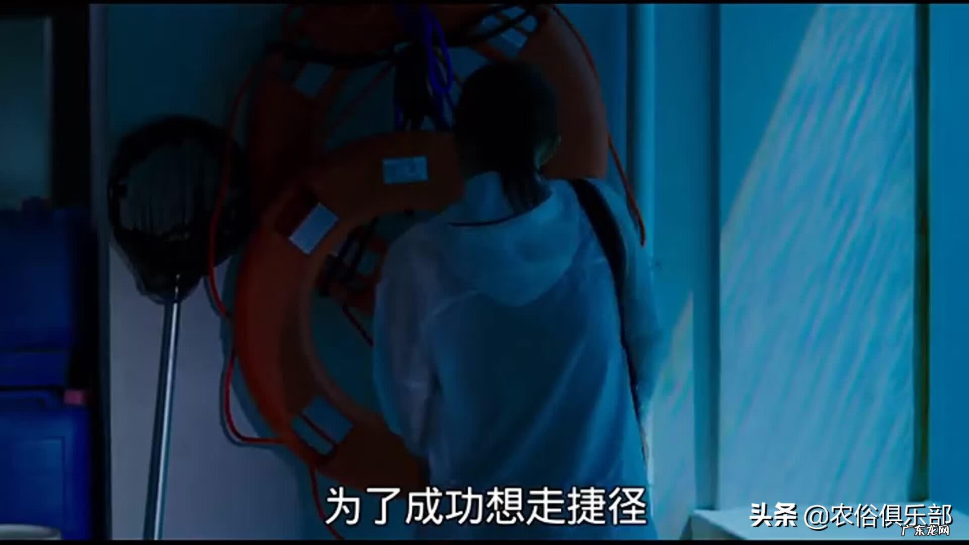 风水说法中间大门两边窗 窗户在两墙夹缝里风水