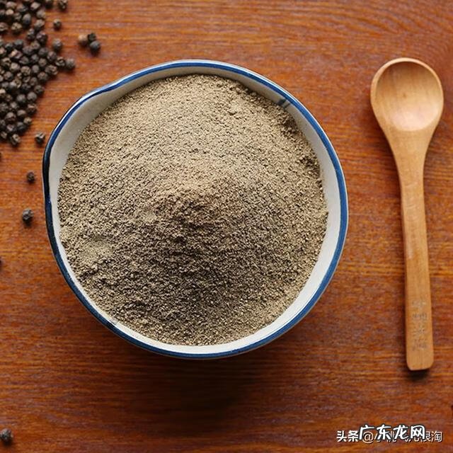 白胡椒粉和黑胡椒粉的用法 黑胡椒粉跟白胡椒粉