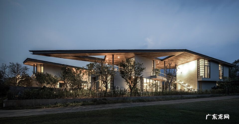 房顶三角形造型是不是煞 别墅大门上方三角形屋顶好不好