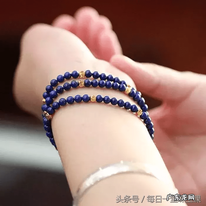 玉和银手镯能同时戴一只手吗 手上同时戴银手镯和玉手镯风水