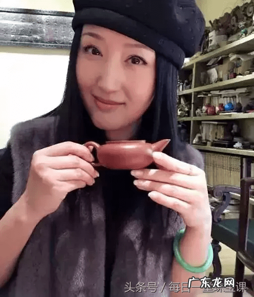 玉和银手镯能同时戴一只手吗 手上同时戴银手镯和玉手镯风水