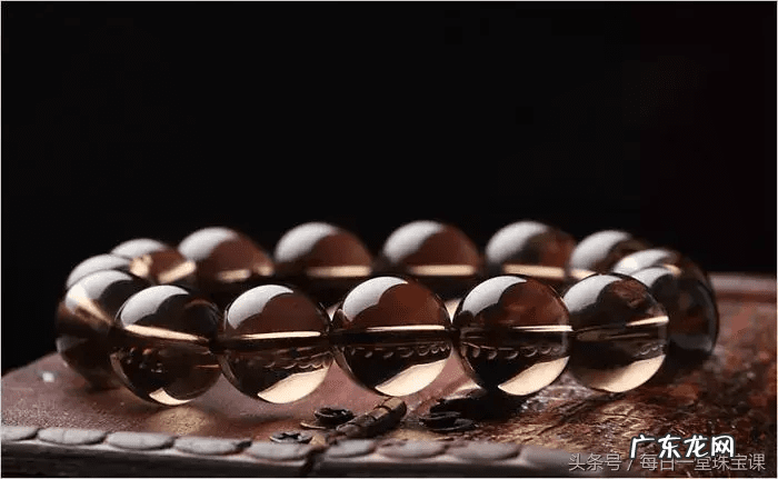 玉和银手镯能同时戴一只手吗 手上同时戴银手镯和玉手镯风水